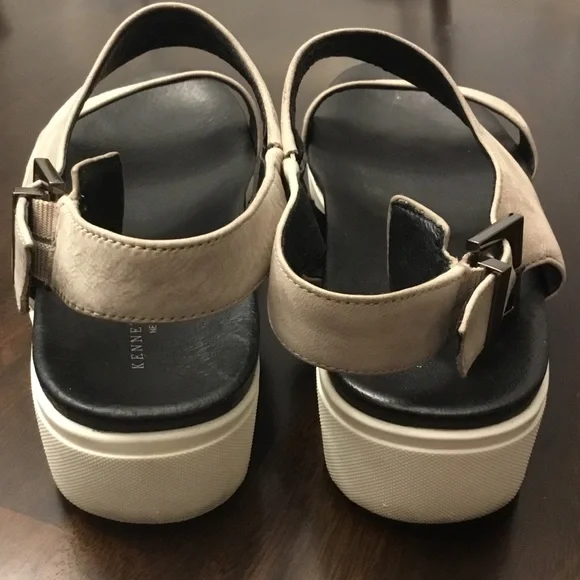 Kenneth Cole New York Lake Sandals Size 8 - Picture 4 of 9